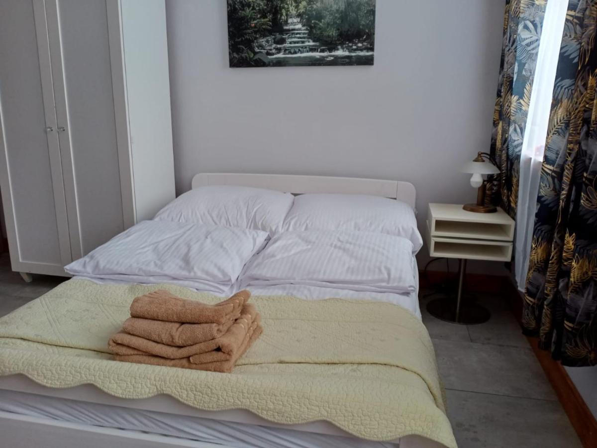 Sunny Bear Bed & Breakfast Jelenia Góra Exteriör bild