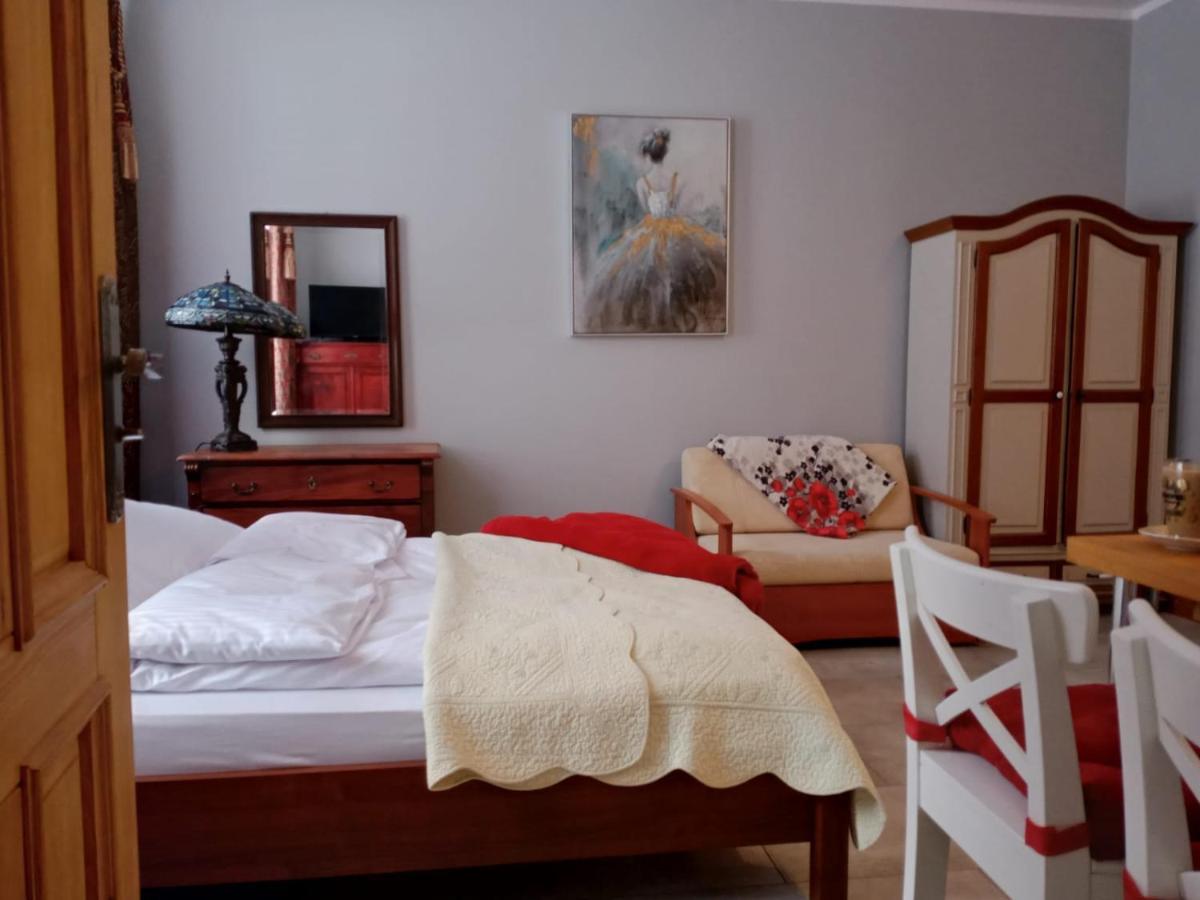 Sunny Bear Bed & Breakfast Jelenia Góra Exteriör bild